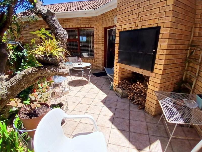 3 Bedroom Property for Sale in Stilbaai Wes Western Cape